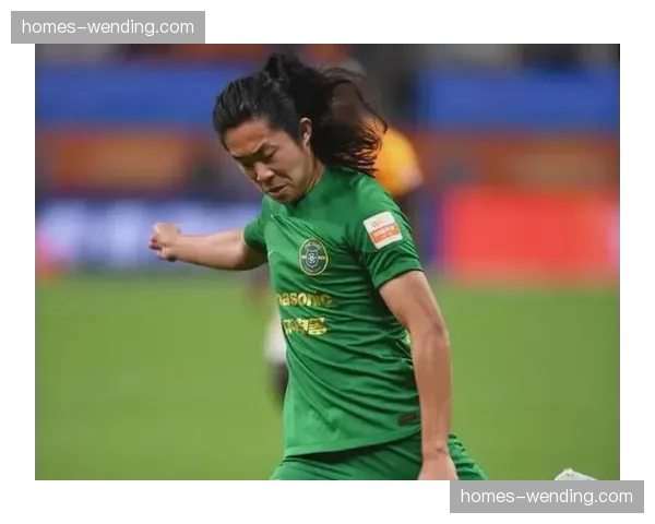 李提香中场调度掌控节奏 铁人老将传球成功率超九成